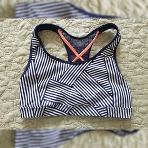 Old Navy Zig Zag Geometric Sports Bra Medium